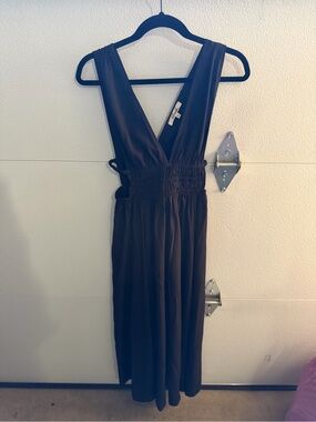 Sleeveless V-Neck Midi Dress